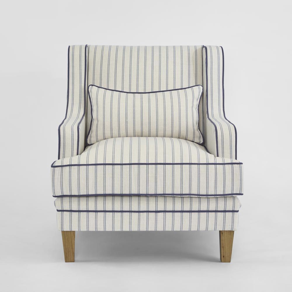 Hamptons style slipcover sofa with tailored piping, loose cushions, and neutral upholstery for contemporary interiors