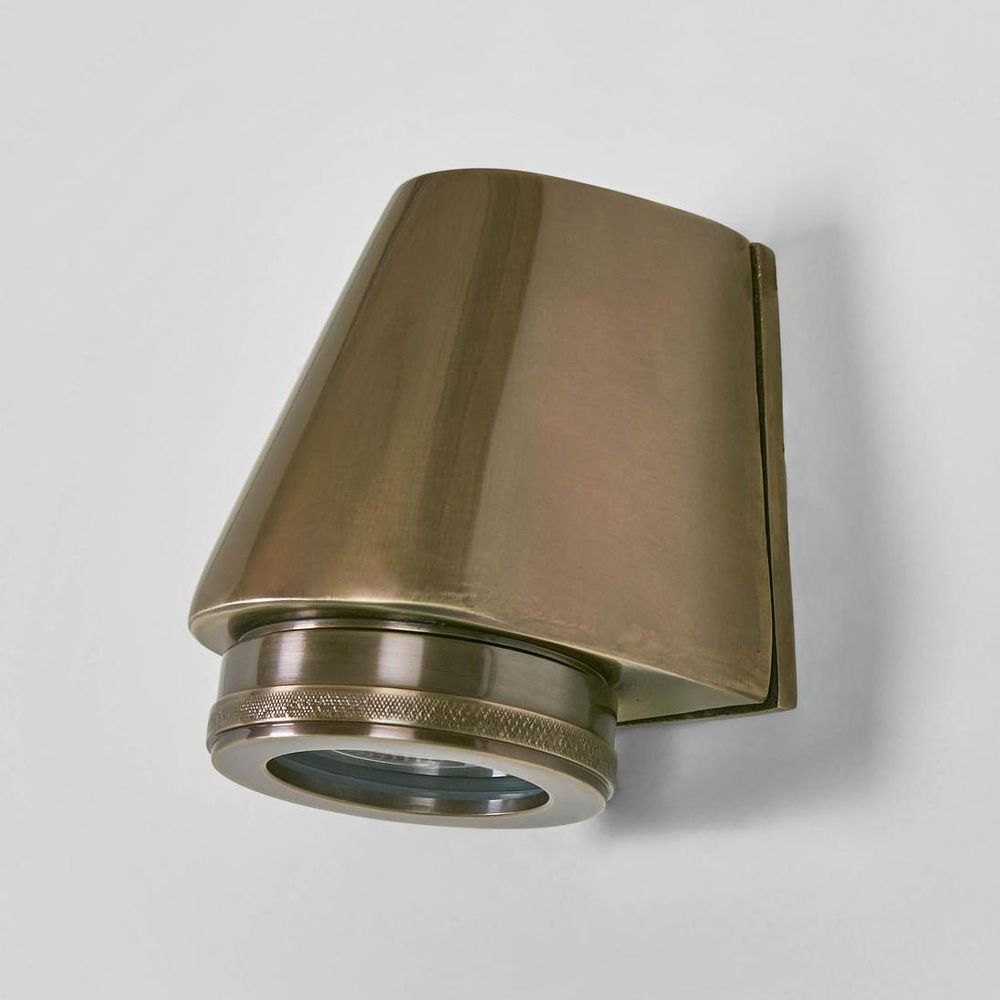 Seaman outdoor wall light in solid brass with seamless design, single-beam LED GU10 exterior wall sconce, IP54 weather-rated lamp for entrances, patios, and walkways