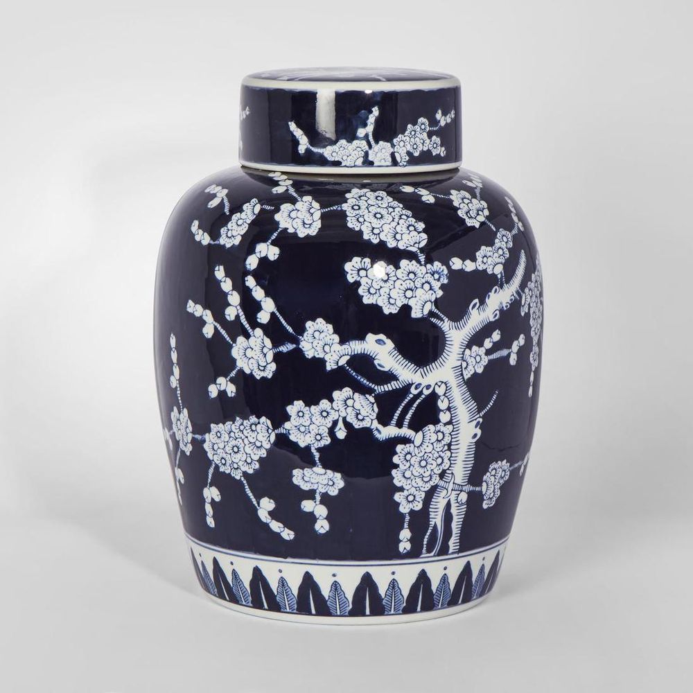 Waterproof vase for fresh flowers, leakproof decorative vase for elegant home decor, suitable for tables, shelves, and floral styling