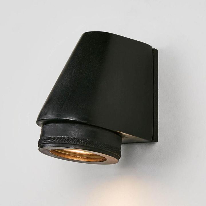 Seaman Outdoor Wall Lamp IP54 solid brass – modern single-beam outdoor wall light for entrances, patios, and walkways